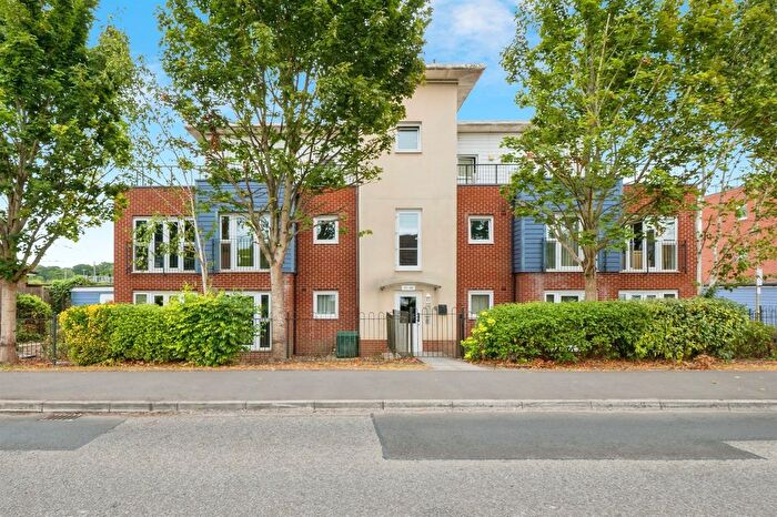 2 Bedroom Flat For Sale In Alexander Square, Eastleigh, SO50