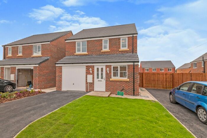 3 Bedroom Detached House To Rent In Albert Rise, Morley, Leeds, West Yorkshire, LS27