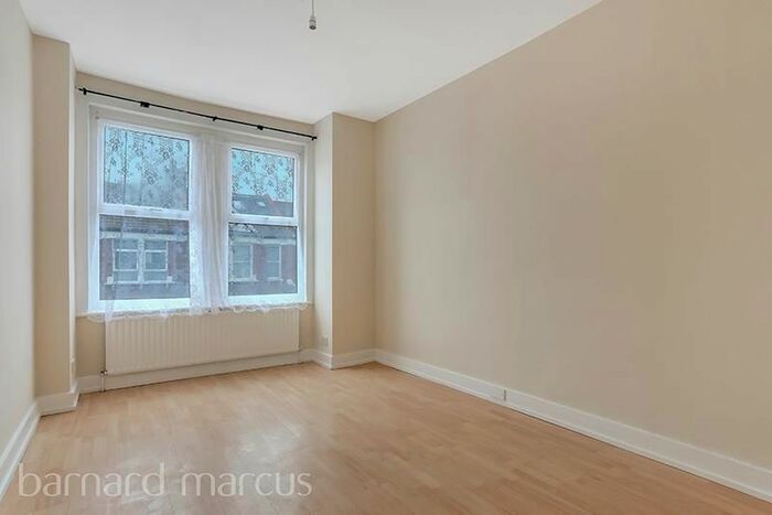 3 Bedroom Property To Rent In Rostella Road, London, SW17