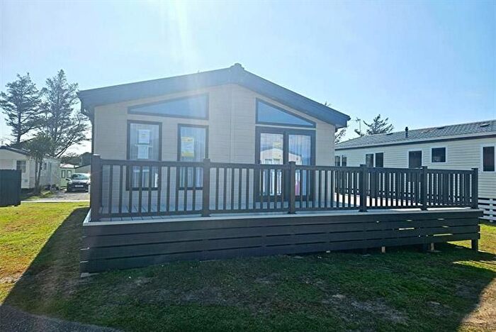 2 Bedroom Mobile/park Home For Sale In Talybont, LL43