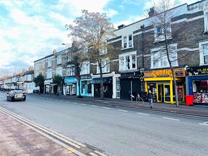 Flat To Rent In Lea Bridge Road, Leyton, London, E10
