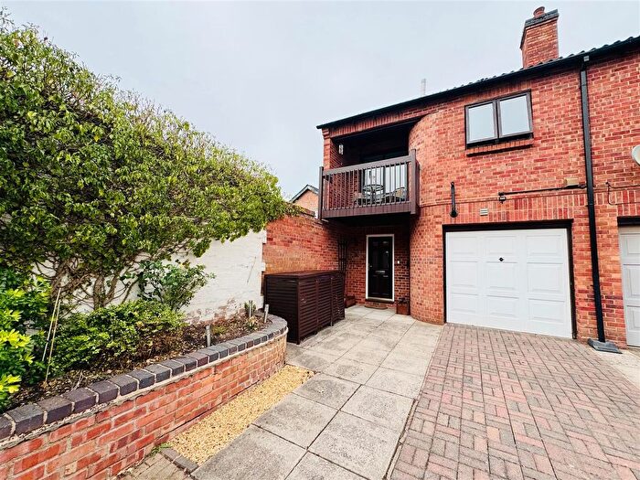 2 Bedroom Property To Rent In Purcell Close, Leamington Spa, CV32