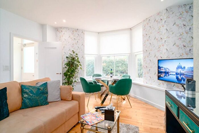 1 Bedroom Flat To Rent In Plasnewydd, CF24
