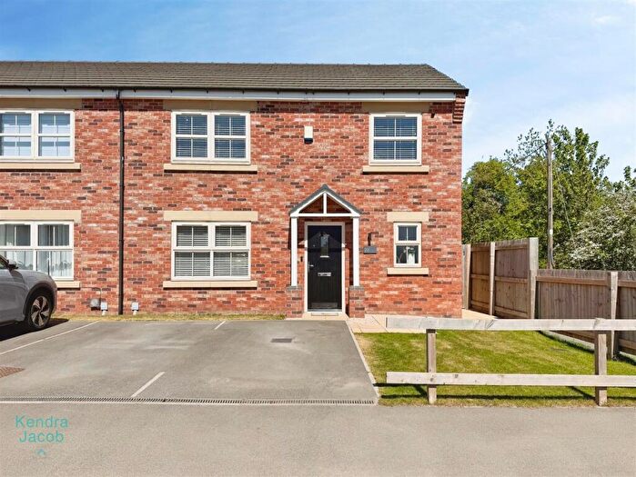 3 Bedroom Semi-Detached House For Sale In Lampman Way, Carlton In Lindrick, Worksop, S81