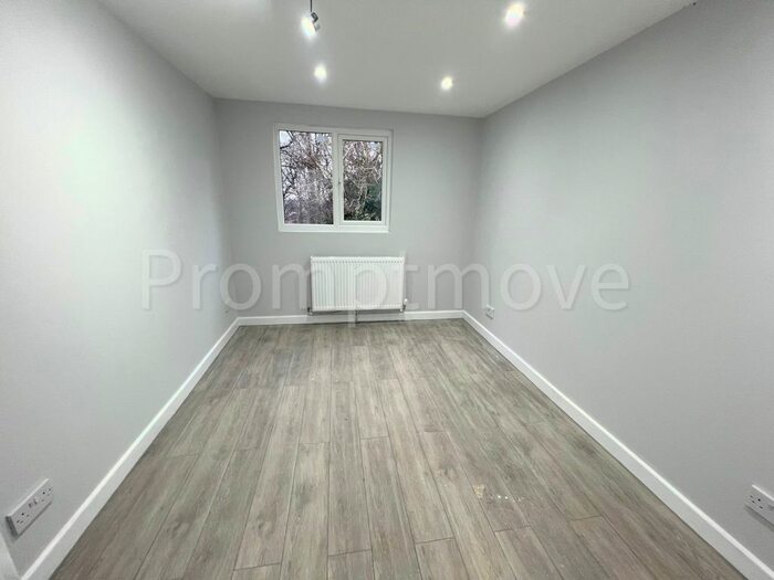 Property To Rent In Flat, Pomfret Avenue, Luton, LU2