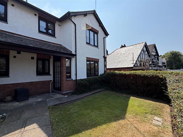 2 Bedroom Apartment To Rent In Willaston Green Mews, Willaston, CH64