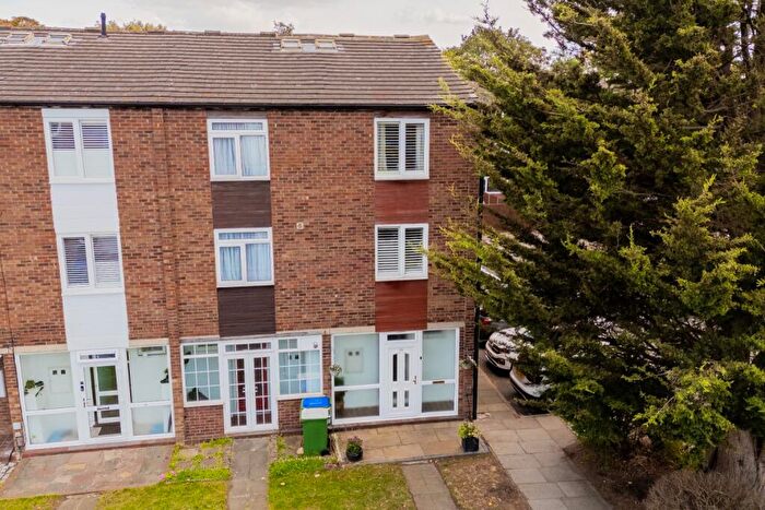 3 Bedroom End Of Terrace House For Sale In Mason Close, Bexleyheath, Kent, DA7