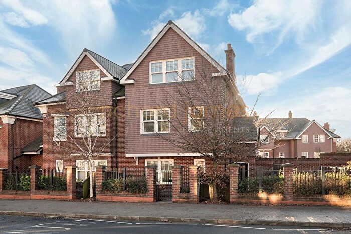 4 Bedroom Property For Sale In Bunns Lane, Mill Hill, NW7