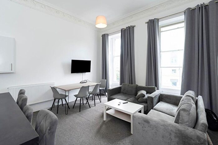 5 Bedroom Flat To Rent In L Lothian Road, Edinburgh, EH1