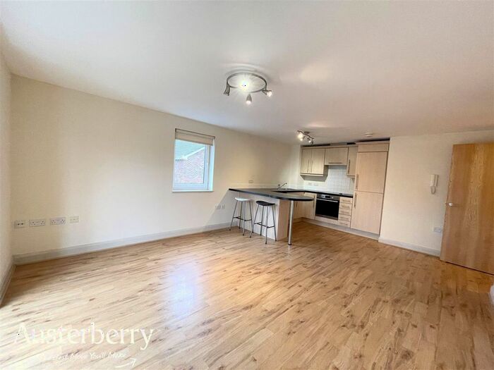 2 Bedroom Flat To Rent In Selkirk Court, Poplar Drive, Blurton, Stoke-On-Trent, Staffordshire, ST3