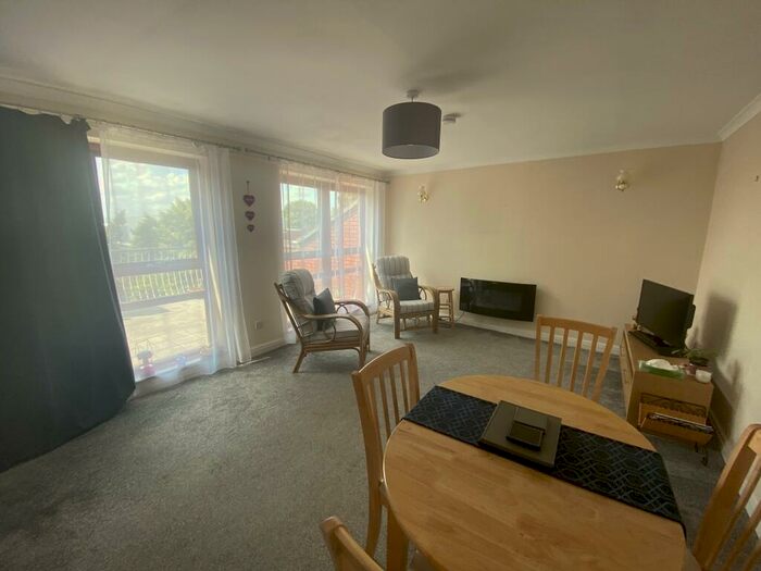 2 Bedroom Flat To Rent In Tomlinson Court, Harborough Road, Oadby, LE2