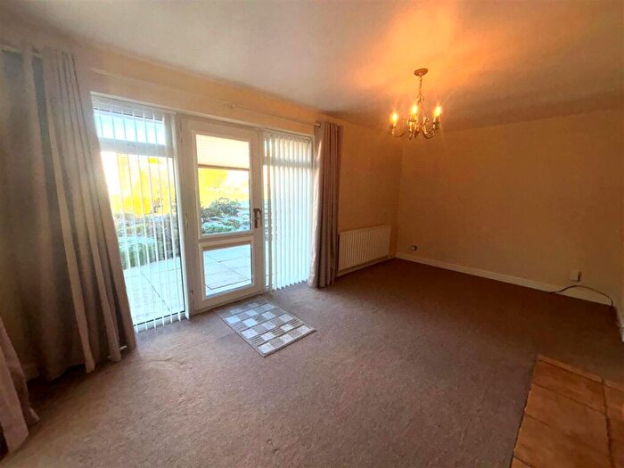 2 Bedroom Detached Bungalow To Rent In Melbreak Close, Mickleover, Derby, DE3