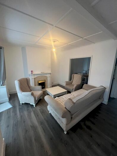 3 Bedroom Semi-Detached House To Rent In Carterhatch Road, Enfield, EN3