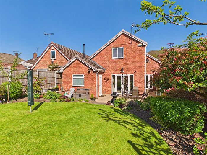 4 Bedroom Detached House For Sale In Stonelow Crescent, Dronfield, Derbyshire, S18