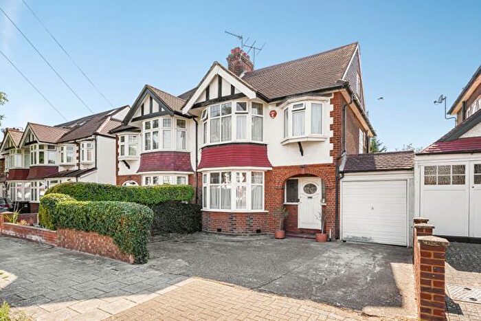 4 Bedroom Town House To Rent In Harvard Road, Isleworth, TW7