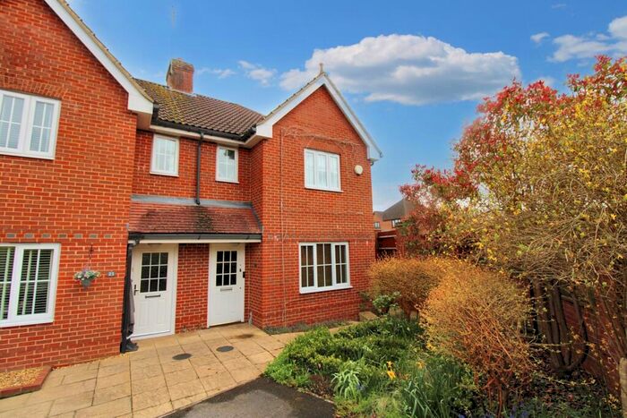 3 Bedroom Semi-Detached House To Rent In Ladywood Avenue, Farnborough, Hampshire, GU14