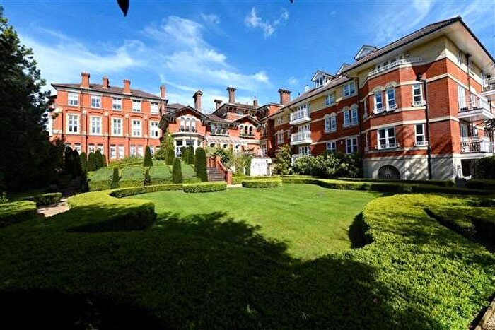 2 Bedroom Flat For Sale In Claremont Lodge, The Downs, Wimbledon, Merton, SW20