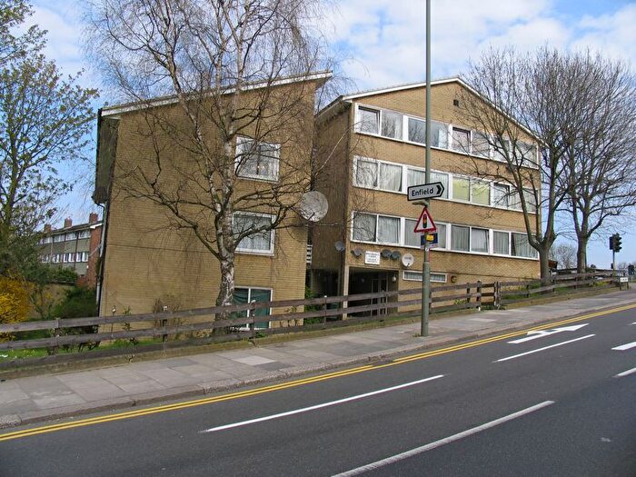 2 Bedroom Flat To Rent In Brookhill Court, East Barnet, Hertfordshire, EN4