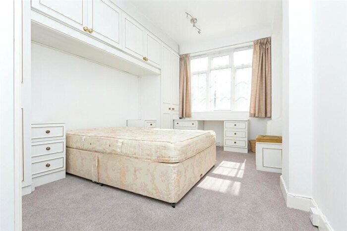 1 Bedroom Flat To Rent In Grove End Gardens, Grove End Road, NW8