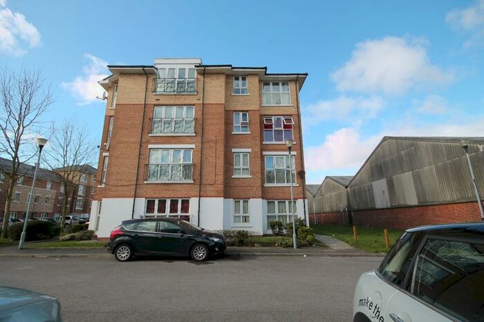 2 Bedroom Flat To Rent In Golders Green, Liverpool, L7