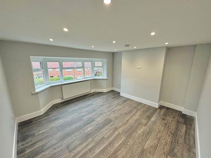 2 Bedroom Flat To Rent In Hornbeam Road, Yeading, Hayes, UB4
