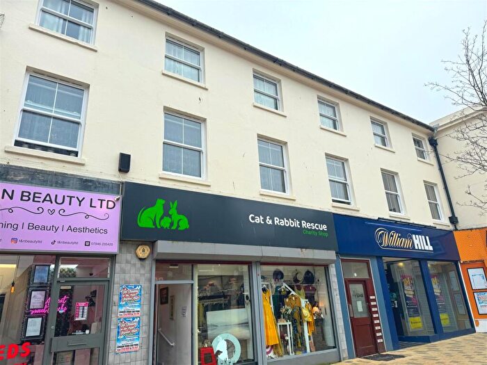 1 Bedroom Flat To Rent In High Street, Littlehampton, West Sussex, BN17