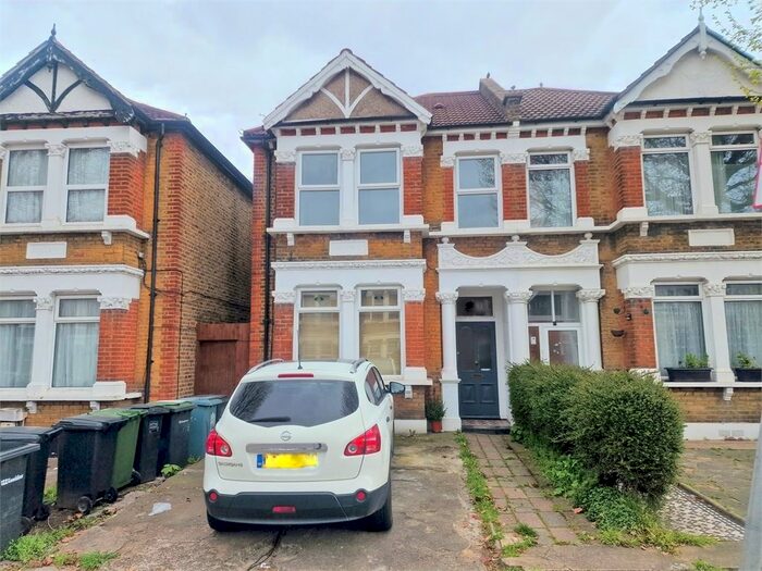 2 Bedroom Flat To Rent In Brownhill Road, Catford, London, SE6