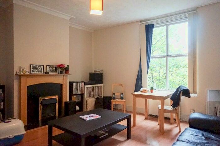 2 Bedroom Flat To Rent In Richmond Road, Leeds, West Yorkshire, LS6