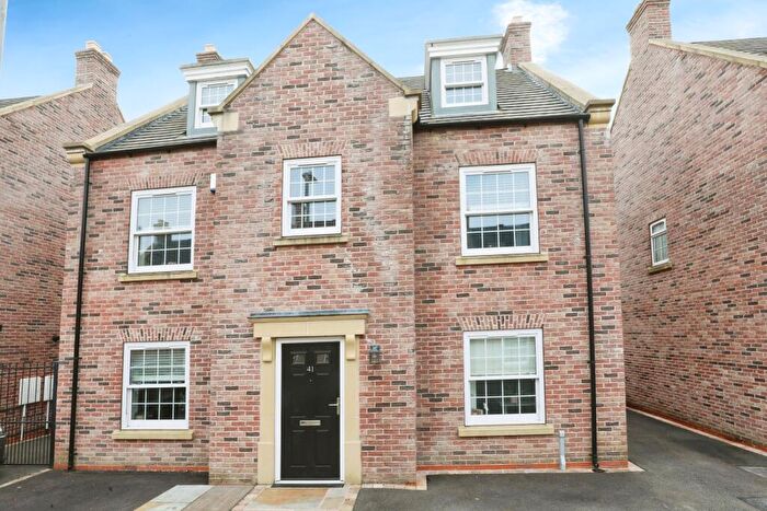 6 Bedroom Detached House For Sale In Turnberry Drive, Trentham, Stoke-on-trent, ST4