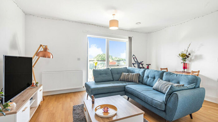 1 Bedroom Flat For Sale In Catkin House, Firwood Lane, Romford, RM3