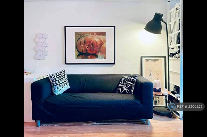 Studio To Rent In Cannon Street Road, London, E1