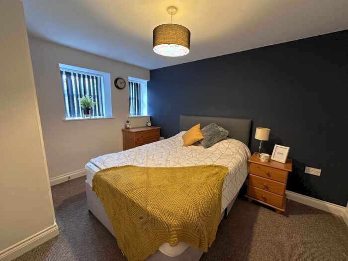 1 Bedroom Apartment To Rent In Ermington Terrace, Flat, PL4