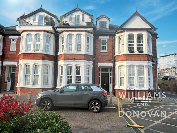 Flats to rent in Vaughan Avenue, Southendonsea, SS2