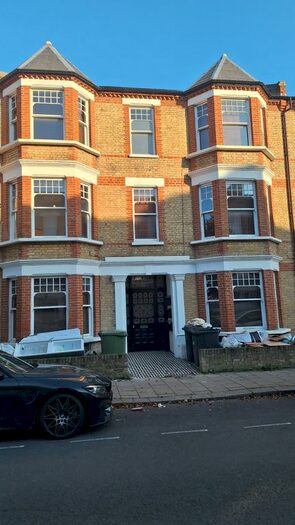 2 Bedroom Flat To Rent In Edgeley Road, London, SW4