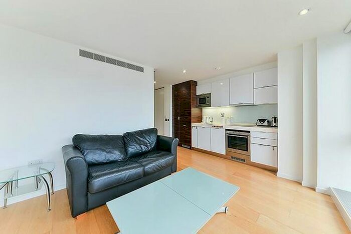 Studio To Rent In Ontario Tower, Fairmount Avenue, Blackwall, Canary Wharf, London, E14