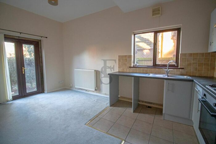 1 Bedroom Flat To Rent In Arden Lodge Court, Bulkington, CV12