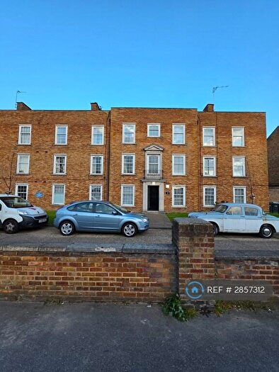 2 Bedroom Flat To Rent In Baker St, Enfield, EN1
