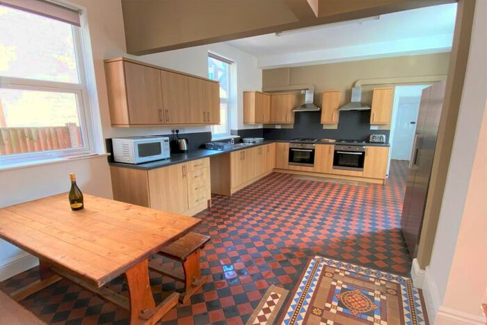 2 Bedroom Semi-Detached House To Rent In Hamilton Drive, The Park, Nottingham, NG7