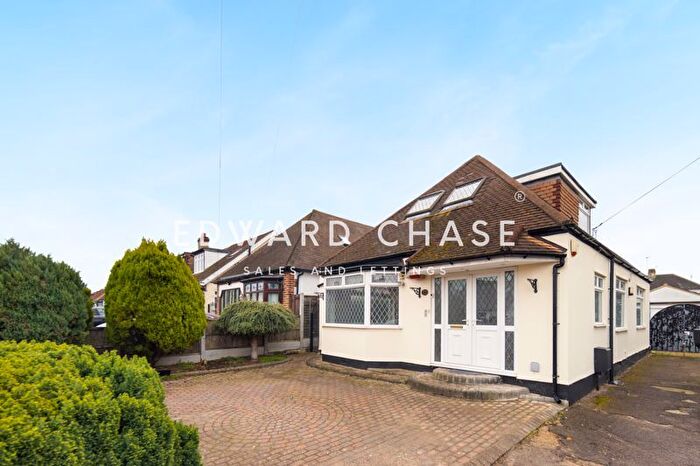 4 Bedroom Bungalow To Rent In Ewellhurst Road, Clayhall, IG5