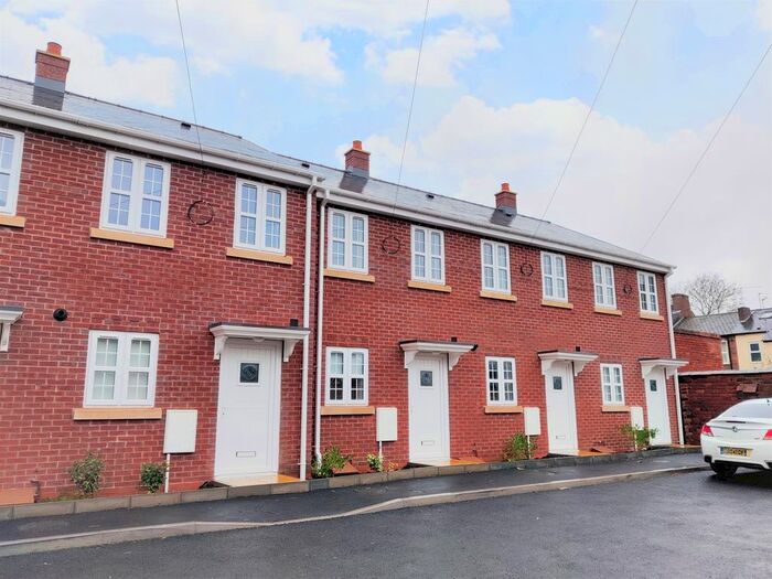 2 Bedroom Property To Rent In New Road, Stourbridge, DY8