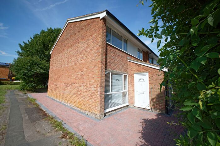 3 Bedroom Semi-Detached House For Sale In Dumbarton Way, Caversham Park, Reading, RG4