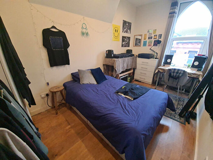 12 Bedroom House To Rent In Grosvenor Road, Leeds, LS6