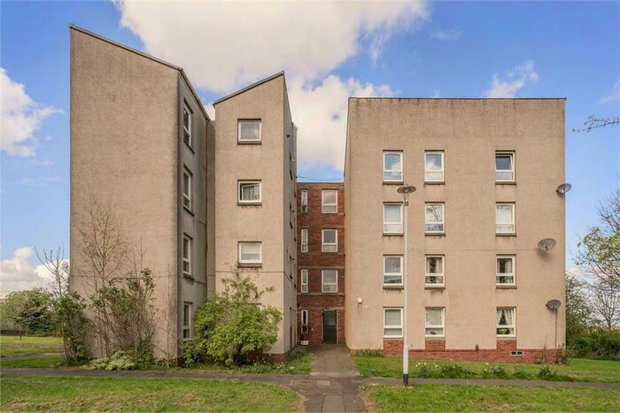 2 Bedroom Flat To Rent In , Kingsknowe Court, Edinburgh, EH14