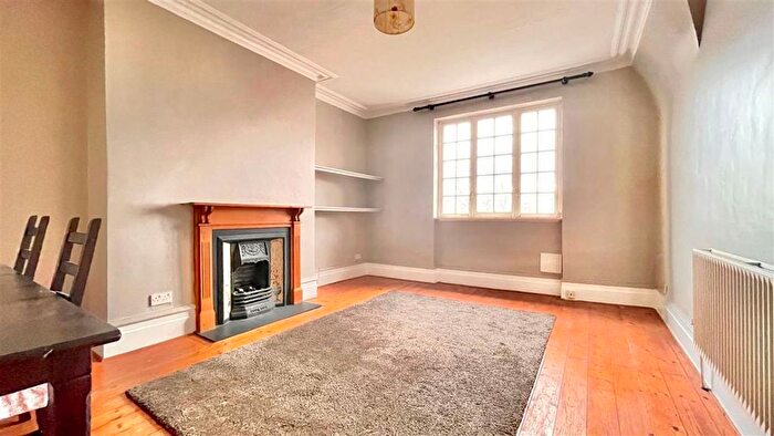 2 Bedroom Flat To Rent In Kings Gardens, West Hampstead, London, NW6