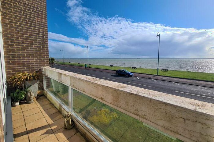 3 Bedroom Duplex For Sale In West Lodge, Lee-On-The-Solent, PO13