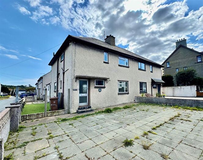 3 Bedroom Semi-Detached House For Sale In Cae Hendy, Llanbedrog, LL53