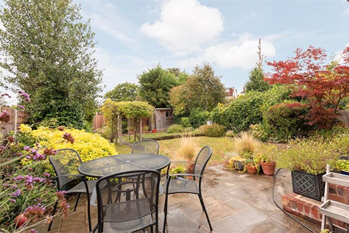 5 Bedroom Semi-Detached House For Sale In Townsend Avenue, London, N14