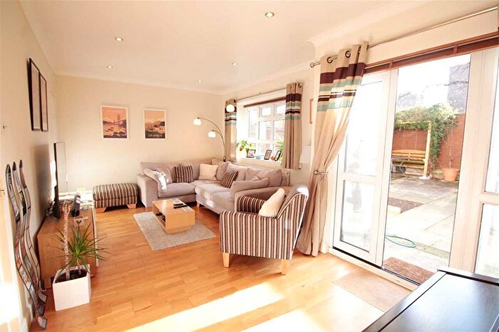 2 Bedroom Maisonette To Rent In Deepdene Lodge, Upper Tulse Hill, Brixton Hill, SW2