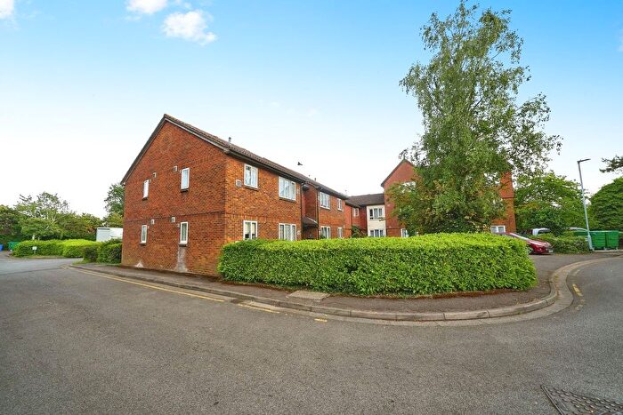 1 Bedroom Flat For Sale In Brendon Close, Harlington, Hayes, UB3
