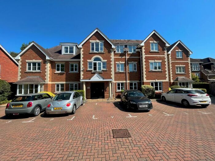 2 Bedroom Apartment To Rent In Heron Court, Sandhurst, GU47